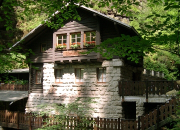 (Deutsch) Sofortmaßnahmen: Felssicherung am Wanderweg durch den Amselgrund