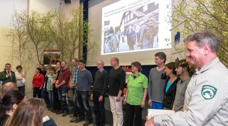 Warten gespannt auf ihre Zertifikate - Die frisch gebackenen Nationalparkführer