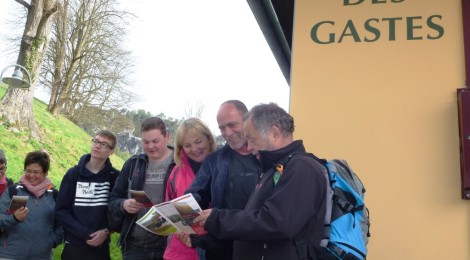 Gruppe mit Nationalparkführer kurz vor dem Start