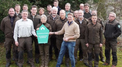 Gruppenbild der Ranger im Nationalpark Sächsische Schweiz mit ihrer neue n Koordinatorin Anke Findeisen