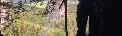 Feuerwehrmann im Steilhang