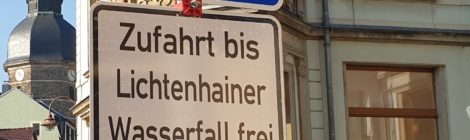 Foto: Hanspeter Mayr Alle Gaststätten des Kirnitzschtales bleiben erreichbar und auch die Kirnitzschtalbahn fährt regulär weiter, wenn die Nationalparkverwaltung die Kirnitzschtalstraße ab Dienstag nächster Woche wegen Verkehrssicherungsarbeiten an den Steilhängen des Großsteins unterbrechen muss. Von Sebnitz aus ist bis Gasthaus Felsenmühle frei, von Bad Schandau aus bis zum Lichtenhainer Wasserfall. Die Umleitung ist an den Taleingängen ausgeschildert.