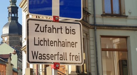 Foto: Hanspeter Mayr Alle Gaststätten des Kirnitzschtales bleiben erreichbar und auch die Kirnitzschtalbahn fährt regulär weiter, wenn die Nationalparkverwaltung die Kirnitzschtalstraße ab Dienstag nächster Woche wegen Verkehrssicherungsarbeiten an den Steilhängen des Großsteins unterbrechen muss. Von Sebnitz aus ist bis Gasthaus Felsenmühle frei, von Bad Schandau aus bis zum Lichtenhainer Wasserfall. Die Umleitung ist an den Taleingängen ausgeschildert.