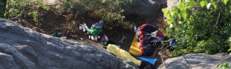 Foto: Hanspeter Mayr Wer an anderen Stellen als in den zugelassenen Boofen im Nationalpark übernachtet, entwertet diesen sensiblen Lebensraum für geschützte Tierarten und verursacht beispielsweise Erosion abseits des offiziellen Wegenetzes im Nationalpark. Um dies künftig zu vermeiden, sollen neue Regeln unter anderem mit den Bergsportverbänden gefunden und abgestimmt werden.