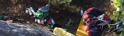 Foto: Archiv Nationalparkverwaltung, Hanspeter Mayr Verbände und Naturschutzbehörden sehen in einer jährlichen zeitweiligen Sperrung aller Boofen im Nationalpark während der Brut- und Setzzeit von Anfang Februar bis Mitte Juni die beste Möglichkeit, um in dieser empfindlichen Zeit das Gebiet deutlich zu beruhigen, damit geschützte Tierarten ihren natürlichen Lebensraum in den Fels- und Waldgebieten des Nationalparks wieder besiedeln und für die Aufzucht der Jungtiere nutzen können. Einen wichtigen Schwerpunkt bildet auch die Ahndung des illegalen Freiübernachtens außerhalb der zugelassenen Stellen, das nach statistischen Erhebungen ungefähr die Hälfte der jährlichen Übernachtungen im Nationalpark ausmacht. Gerade von diesen gehen besondere Störwirkungen aus.