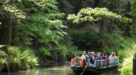 Die beliebten Kahnfahrten auf der Oberen Schleuse sind wieder möglich.