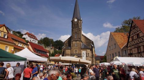 (Deutsch) 25 Jahre Naturmarkt Sächsische Schweiz in Stadt Wehlen - Regionale Erzeuger freuen sich auf Besucher