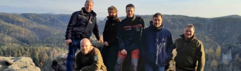 Vertreter der Nationalparke Deutschlands trafen sich im Nationalpark Sächsische Schweiz in Bad Schandau zum Erfahrungsaustausch Waldbrand in Nationalparken (zu sehen v. l. n. r. A. Frede Nationalpark Kellerwald-Edersee, M. Hellmund Müritz-Nationalpark, S. Beck Nationalpark Schwarzwald, U. Zimmermann Nationalpark Sächsische Schweiz, F. Krumpen Nationalpark Eifel, R. Pietsch Nationalpark Harz, nicht auf dem Bild zu sehen H. Egidi Nationalpark Hunsrück-Hochwald)