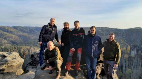 Vertreter der Nationalparke Deutschlands trafen sich im Nationalpark Sächsische Schweiz in Bad Schandau zum Erfahrungsaustausch Waldbrand in Nationalparken (zu sehen v. l. n. r. A. Frede Nationalpark Kellerwald-Edersee, M. Hellmund Müritz-Nationalpark, S. Beck Nationalpark Schwarzwald, U. Zimmermann Nationalpark Sächsische Schweiz, F. Krumpen Nationalpark Eifel, R. Pietsch Nationalpark Harz, nicht auf dem Bild zu sehen H. Egidi Nationalpark Hunsrück-Hochwald)