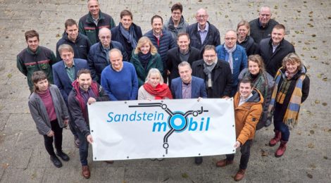 Parkleitkonzept, Gästekarte mobil, grenzübergreifender Wanderfahrplan: Die Trägergruppe Fahrtziel Natur für die Nationalparkregion Sächsische Schweiz - hier beim jüngsten Treffen im Nationalparkzentrum - ist Vorreiterin für nachhaltige Mobilität im Tourismus. Foto: Marko Förster