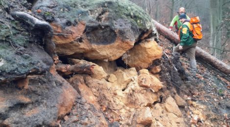 Felsblock über der Straße zum Prebischtor. Foto: Stanislav Feigl