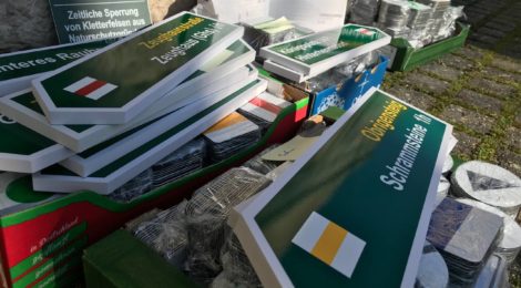 Foto: C. Edelmann Vor der Saison hat die Nationalparkverwaltung unzählige Wegweiser erneuert und Wegemarken ergänzt, um Wanderern eine bessere Orientierung und entspanntes Wandern zu ermöglichen.