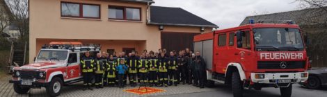 Bildunterschrift: Foto: K. Nymann Eine gemeinsame Drohnenflugübung mit verschiedenen Feuerszenarien in und um Ottendorf fand kürzlich mit der Freiwilligen Feuerwehr Ottendorf, Experten des Sachsenforst und der TU Dresden und den Drohnenpiloten der Nationalparkverwaltung statt. Mit Übungen wie diesen will sich die Nationalparkverwaltung mit ihren Partnern auf erneute Waldbrandsituationen vorbereiten, um Brandherde schneller finden und schnelleres Löschen ermöglichen zu können.