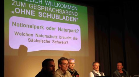 Foto: J. Weber Die Bürgerinitiative Naturpark sowie die Nationalparkverwaltung saß mit je drei Vertretern im Präsidium. Die Moderation lag in guten Händen vom ansässigen Pfarrer Sebastian Kreß