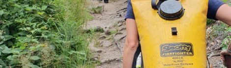 Foto2: FFW Ottendorf Kameradinnen und Kameraden der FFW Ottendorf löschten den Schwelbrand mit etwa 100 l Wasser, das sie in speziellen Löschrucksäcken zum Feuer tragen mussten.