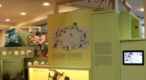 Fotos: K. Hensel Die Sonderausstellung „4 x So geht Nationalpark“ bietet neben zahlreichen Originalobjekten und szenischen Bildern vor allem Interviews, Filme und Animationen an verschiedenen Medienstationen, die aufklären, informieren und auch überzeugen wollen.