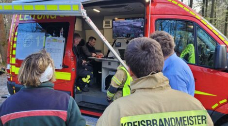 Die Feuerwehren der Sächsischen Schweiz und die Nationalpark- und Forstverwaltung haben bereits bei einem Waldbrand am 2. April dieses Jahres bei Waitzdorf mit neuer Technik gut zusammengearbeitet. Die dort gewonnenen Erfahrungen werden bei der aktuellen Übung vertieft. Foto: Hp. Mayr